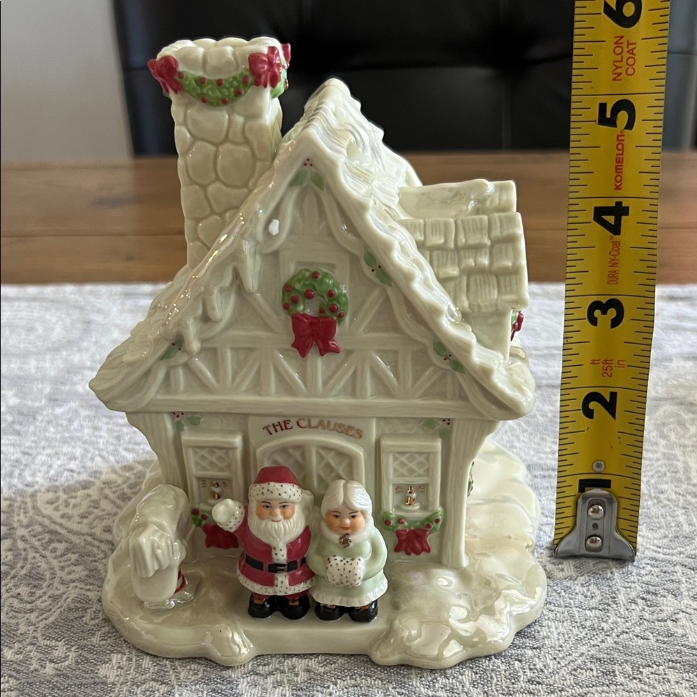 Lenox Festive Santa and Mrs. Claus Holiday House with music - Picture 3 of 7